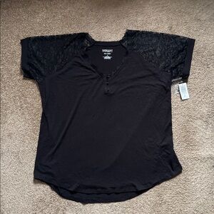 NWT Torrid Lace Raglan Henley Size 3 22-24